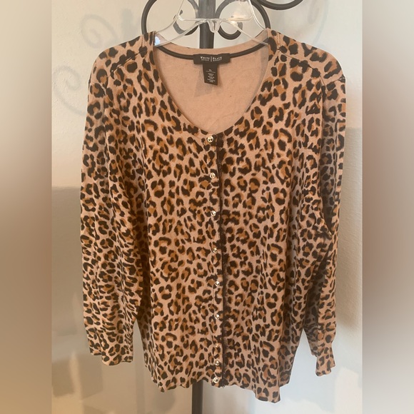 White House Black Market Sweaters - WHITE HOUSE BLACK MARKET Women’s Size XL Cheetah Print Lightweight Cardigan